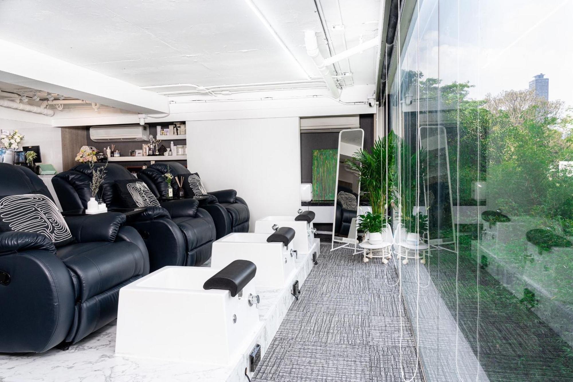 The Residence On Thonglor By Uhg Бангкок Экстерьер фото