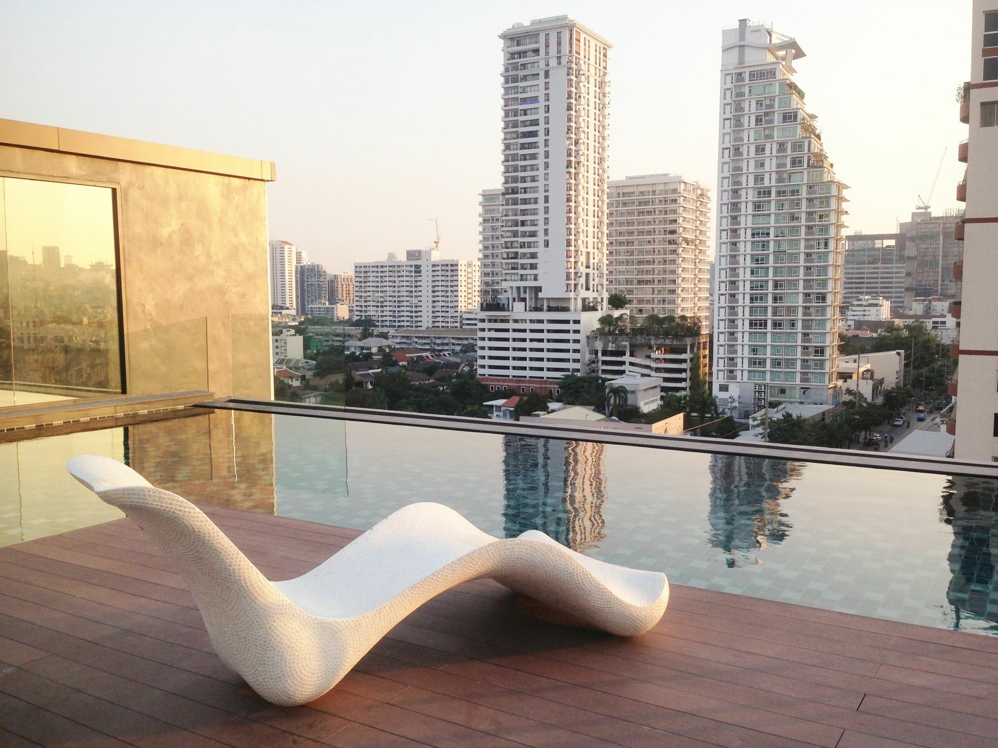 The Residence On Thonglor By Uhg Бангкок Экстерьер фото